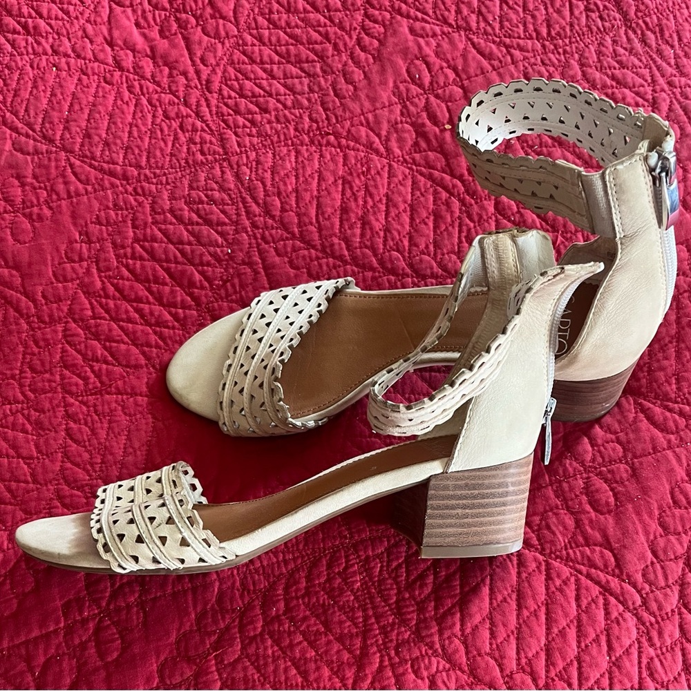 SARTO FRANCO - STACKED HEEL SANDALS w/ANKLE STRAP & ZIPBACKS white size 7.5 M